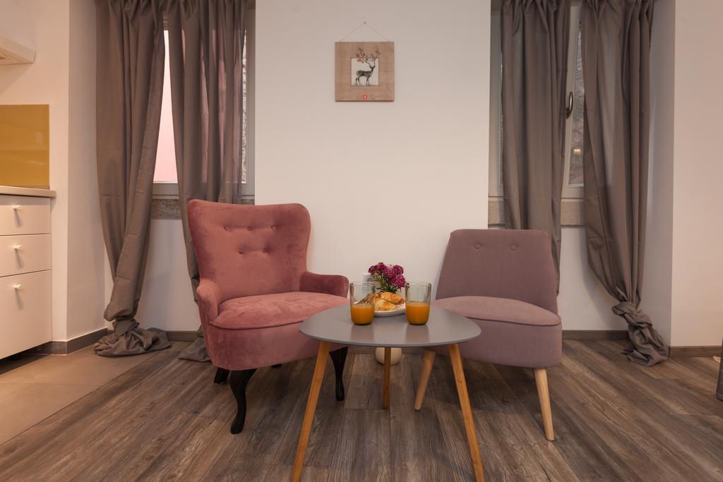 Apartments And Rooms Hey ロヴィニ エクステリア 写真
