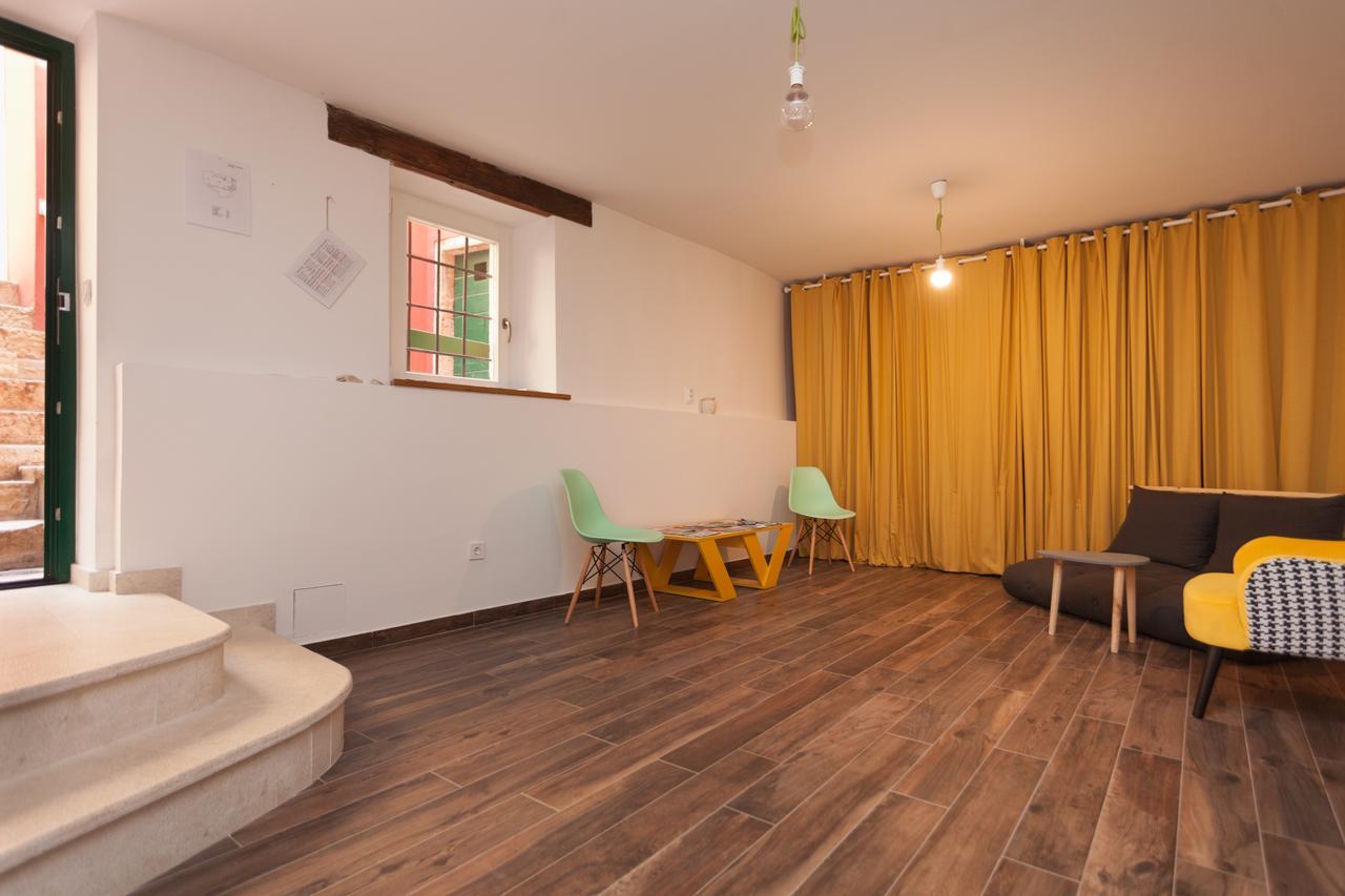 Apartments And Rooms Hey ロヴィニ エクステリア 写真